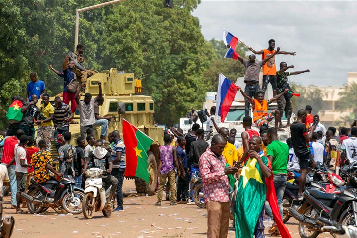 Burquina Faso: Líder da junta deposta abandona o país com destino ao Togo